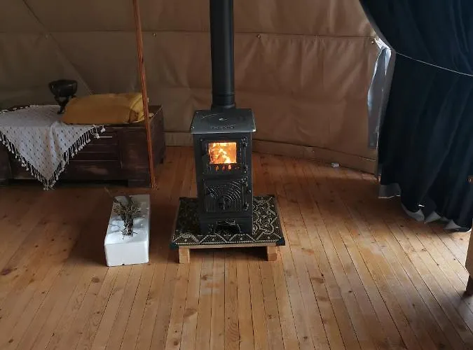 Tuerkdomes Glamping Кемпинг Alinca